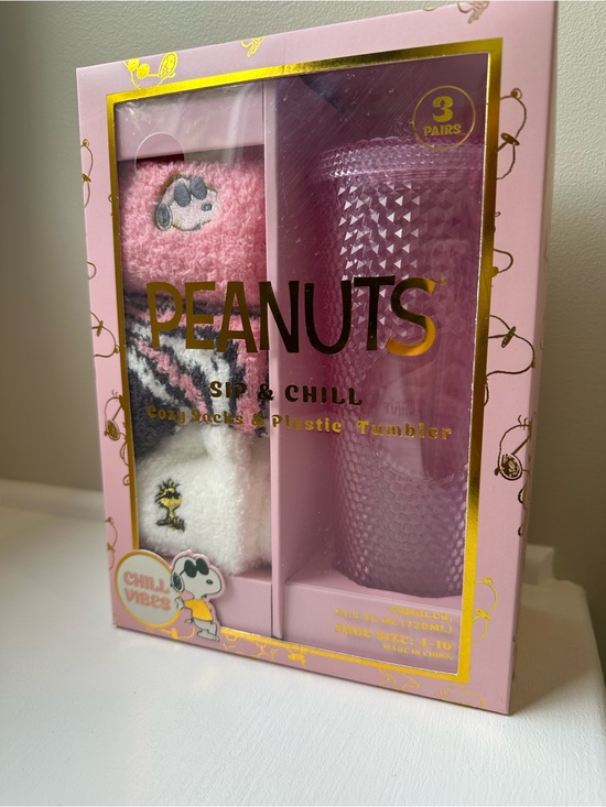 Peanuts Other - Peanuts Pink & White Snoopy Cozy Socks with Pink Textured Tumbler Gift Set